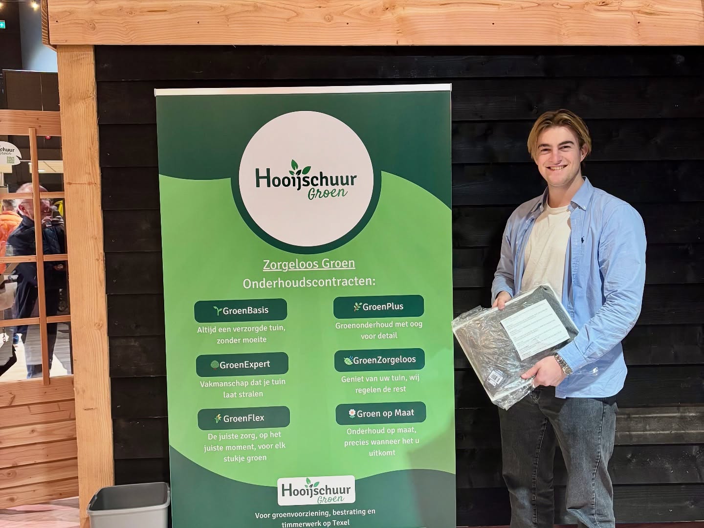 Roll-upbanner met huisstijl van Hooijschuur Groen