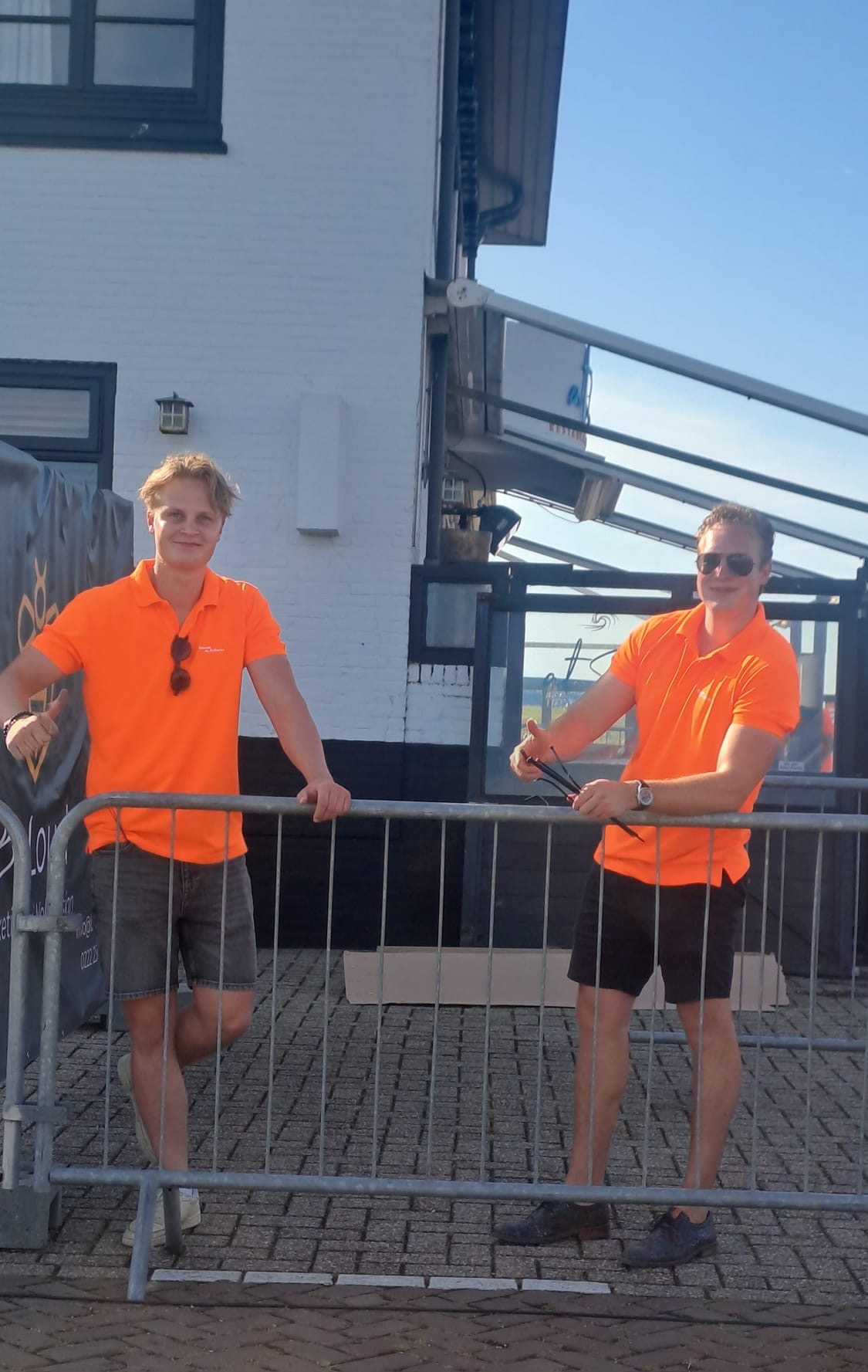 Organisatie van Hollands op de Haven in oranje polo's